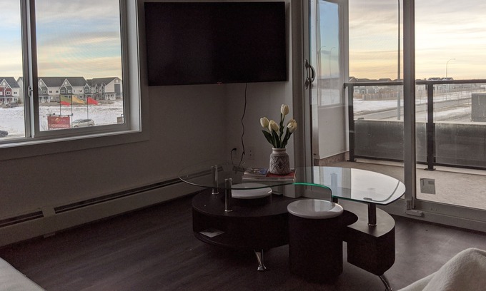 Calgary Apartment | Airport Retreat YYC✈️ 2BR+2Bath+Heated Parking+AC ❤️ Cleaned with disinfectant
