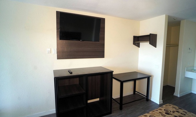 Ontario Hotel | Airport Stay Motel