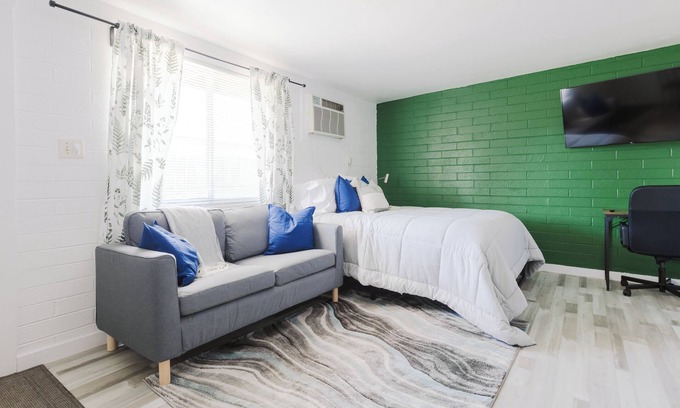 Riverside Apartment | Airport Studio near Mill Ave