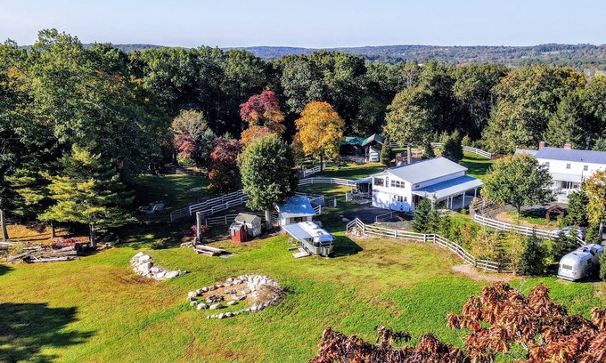 Stevenson House | Airstream Retreat on The Farm