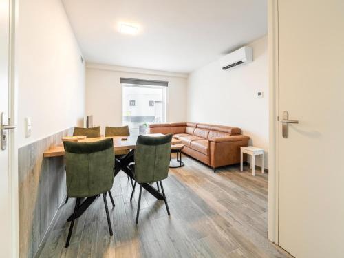 Eikske Apartment | Airy Apartment in South Limburg, cleaning included