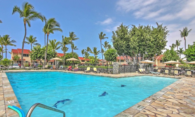Kahaluu Bay Apartment | Airy Oceanfront Kailua-kona Gem w/Community Pool