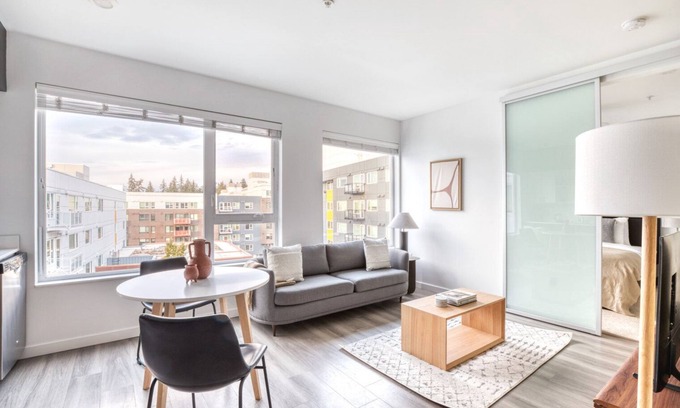 Overlake Apartment | Airy Redmond 1BR w/Gym & BBQ, nr Town Center, by Blueground