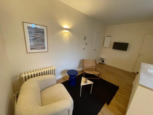 Verte Vallee Apartment | Ajania, Appt avec parking et petit jardin privé