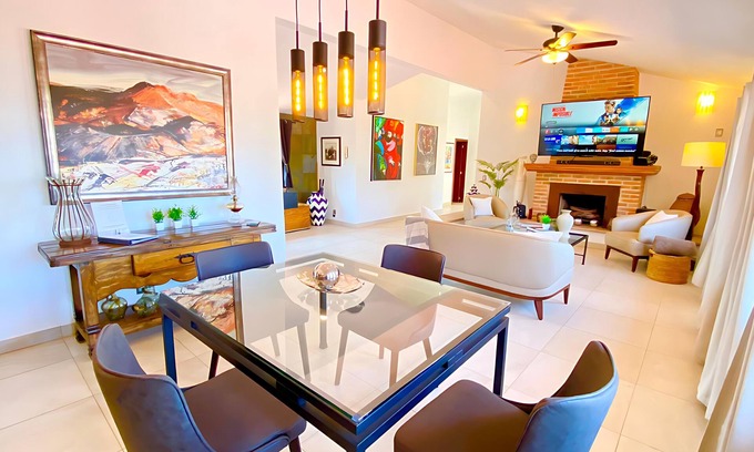 San Antonio Tlayacapan House | Ajijic 2 Bedroom Retreat - Modern Amenities & Centrally Located