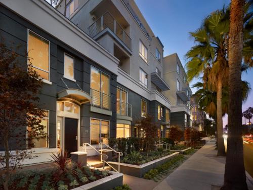 Beverly Hills Apartment | AKA Beverly Hills