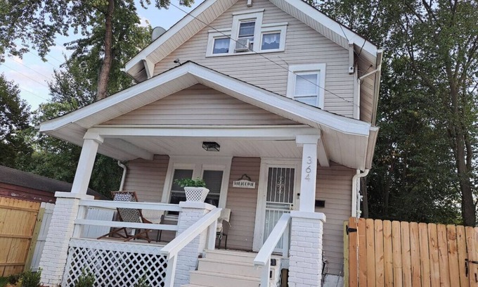 Akron House | Akron 4 Bed Victorian Home (2 king beds, 1 queen)