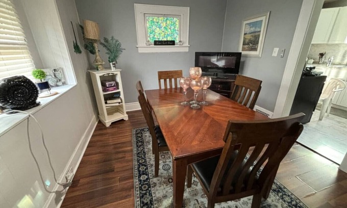 Akron House | Akron Budget Friendly 4 Bedroom