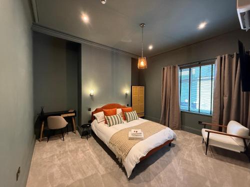 Halifax House | Akroyd House - The Dean Clough Room