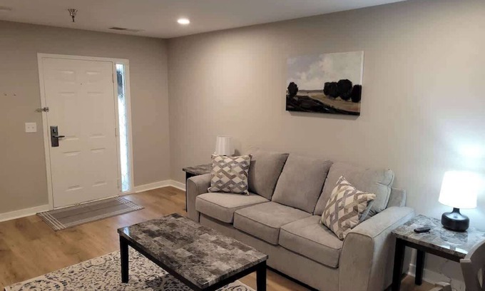 South Central Omaha Apartment | Aksarben Area-Modern & Spacious