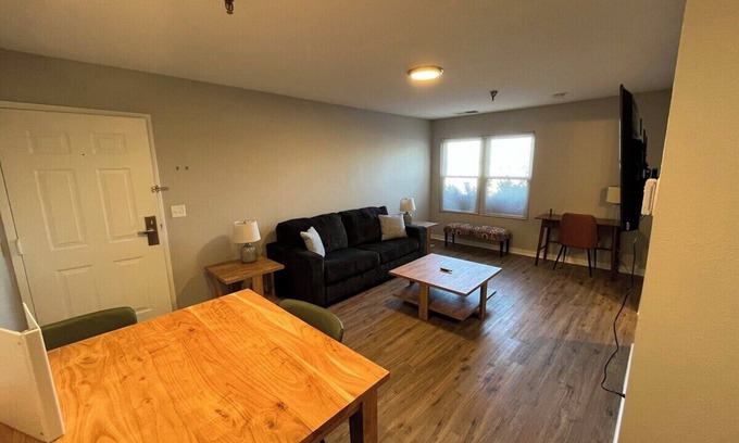 South Central Omaha Apartment | Aksarben Living-Cozy 1 BDRM 1 BA