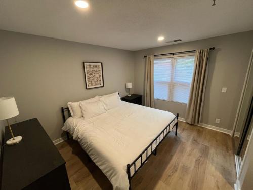 South Central Omaha Apartment | Aksarben View One Bedroom