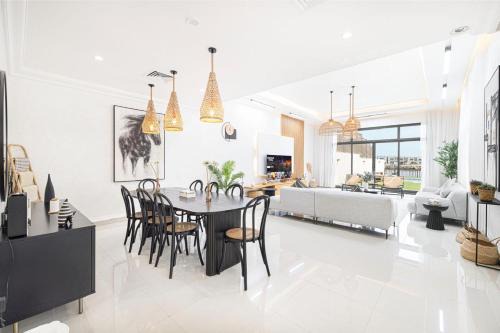 Al-Fujairah Villa | Al Bandar Luxury Villa with private pool - Al Dana Island Fujairah