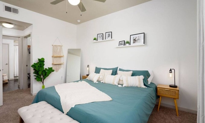 Terrell Heights Apartment | Alamo Chic King Bed Refreshing Office Desk w/Pool