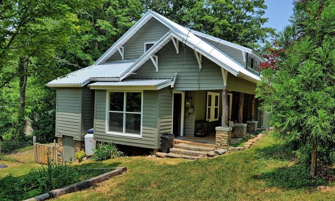 Foscoe Ski Chalet | Alamo River House-Open for Bookings!River Front with HOT TUB!