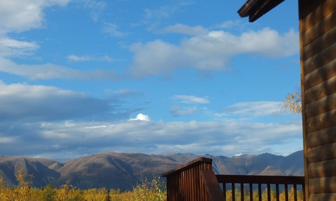Wasilla Cabin | Alaska Creekside Cabins- cabin suite w/a view!