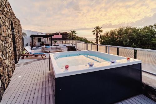 Khamma Fuori House | Alba Chiara & Mila - Sea View, Terrace and Jacuzzi