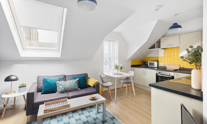 Roath Apartment | Albany 2 by Black Door Stays