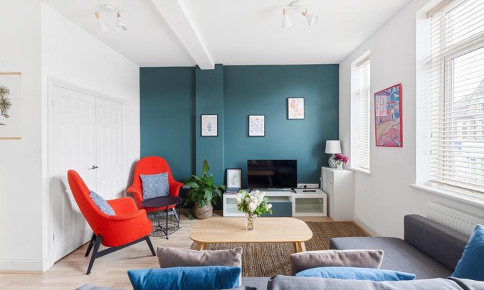 Roath Apartment | Albany by Black Door Stays