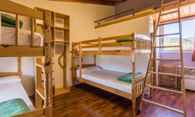 Salas de Pallars Apartment | Alberg La Solana - 34 - Quadruple Room (4 - 5 Guests)