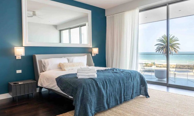 Albert Park House | Albert Park - Beachfront Bliss