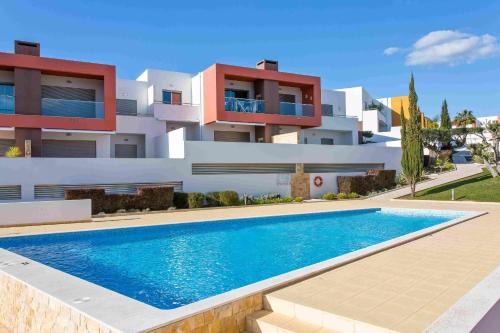 Vale de Parra Apartment | Albufeira Sunny Apartment 3 With Pool by Homing