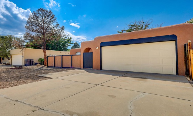 Paradise Hills Civic House | Albuquerque Home w/Hot Tub + Putting Green!