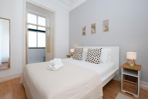Santo Amaro Apartment | Alcantara Trendy Retreat