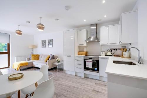 Bushey Apartment | Aldenham Road 2 Bedroom Apartment Next to Bushey Station