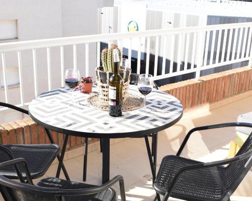 Blanes Apartment | Alegre apto con piscina, a 300m de la playa.