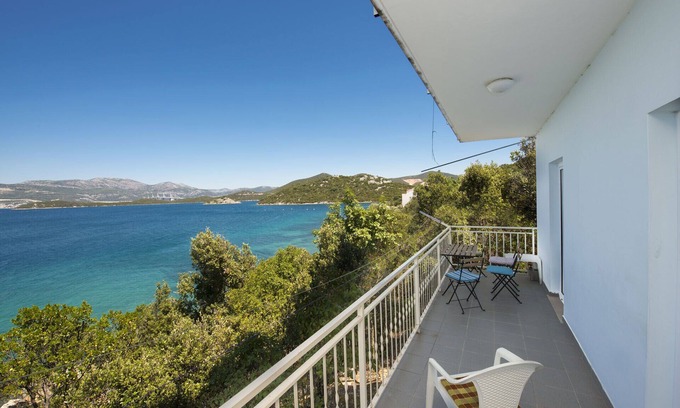 Dubrava Apartment | Alenka 2 - Beachfront apartment, 10 m from the sea