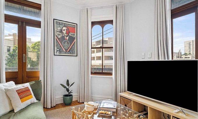 Alexandria House | Alexandria Abode Summ