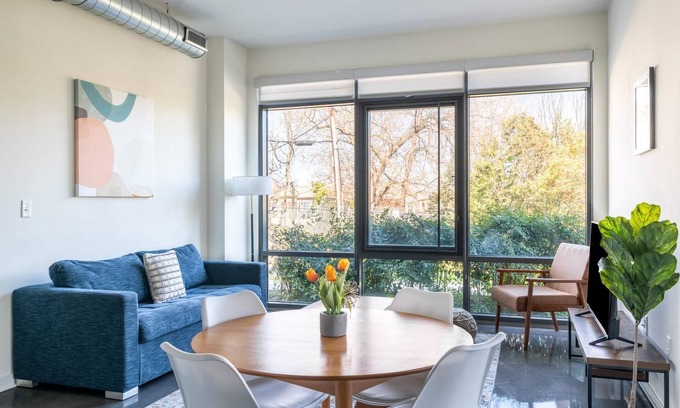 Del Ray Apartment | Alexandria Alluring 2BD 2BA Apartment