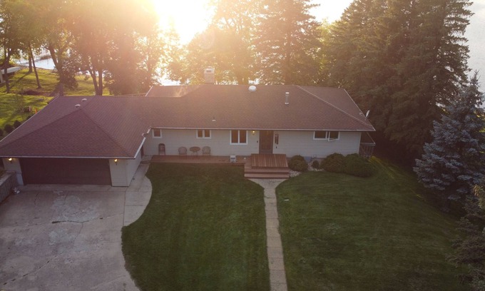 Alexandria House | Alexandria - Lake Cowdry - 100' Sand Bottom Beach, 4 BR, 3 BathnLic# 1879