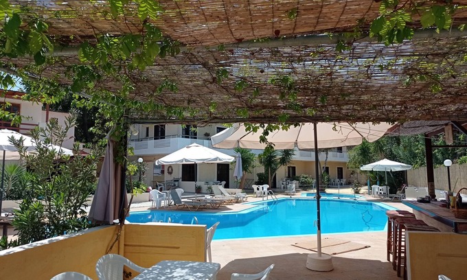 Kato Galatas Hotel | Alexandros Studios