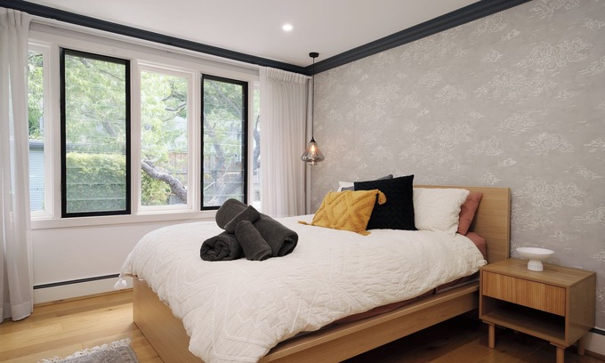 Glebe House | Alf and Lisa's Luxury Glebe House - 2BR, 2BA With Free Lockup Parking