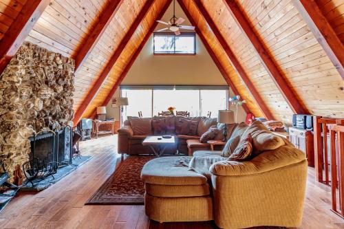 Bass Lake House | Alford Family Lodge