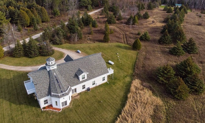Algoma Cabin | Algoma Getaway, Sleeps 12 - The Barn at Silver Creek