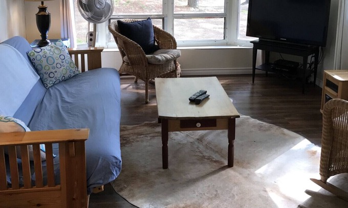 Madawaska Cottage | Algonquin Park Area House Cottage - Madawaska, Ontario, Canada