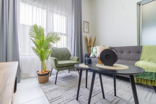 Greater Johannesburg Metropolitan Area Apartment | #AlimamaSpaces Akin's Greenlee Apartment