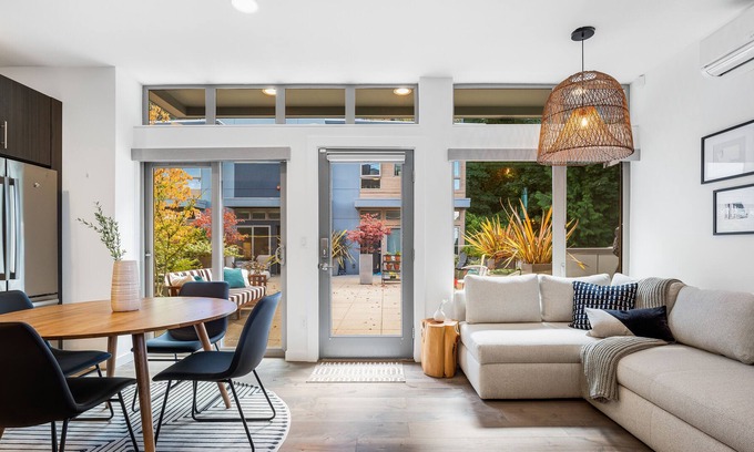 Alki House | Alki Beach Escape Romantic Waterfront Getaway for 2