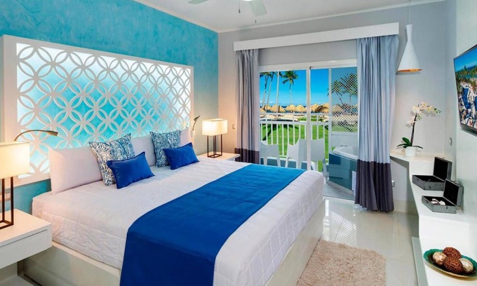 Punta Cana Village Resort | All inclusive mini suite, jetted tub and balcony at Grand Sirenis in Punta Cana