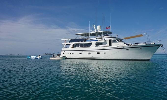 Downtown Nassau Boat Rental | All Inclusive Nassau Day Charter