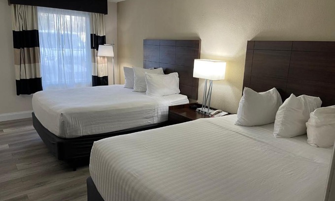 Trailer Estates Apartment | All-New, Ground-Floor, Huge Pool, Tiki Bar & Grill