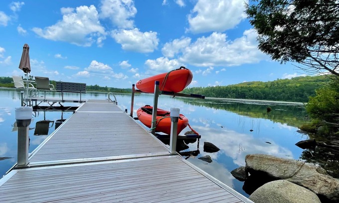 Kents Hill Cabin | ALL NEW! Secluded Maine 14-Acre Lakefront Log Cabin >A/C, Kayaks, Wildlife, FUN