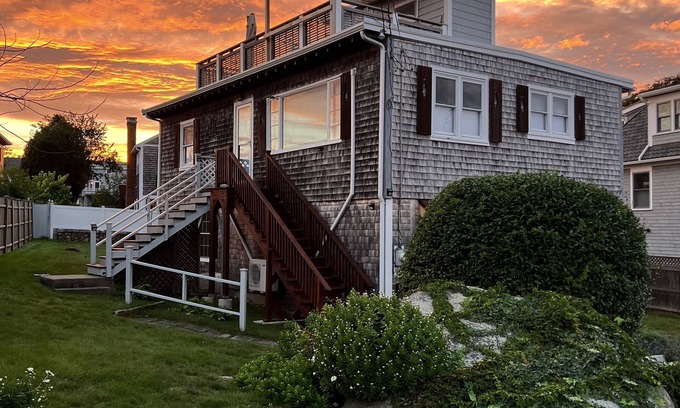 Gloucester House | All-Season Beach Haven - walk to two beaches!