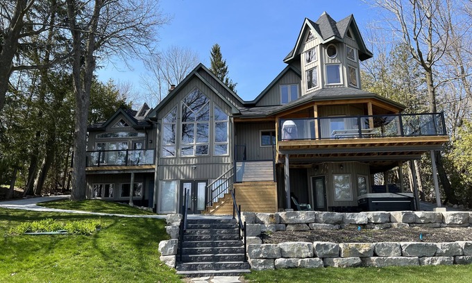 Oro-Medonte Cottage | All season Cottage Water Front on Simcoe Lake