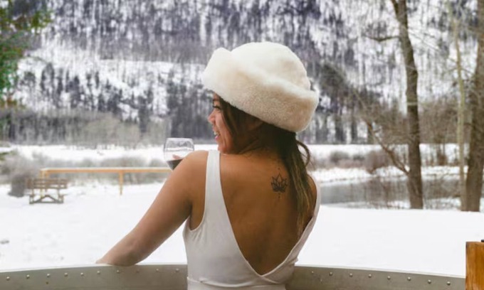 East Kootenay Cottage | All-Season Family Retreat Hot Tub Waterfront