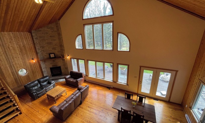 Bonfield Cottage | All season getaway waterfront on Talon Lake