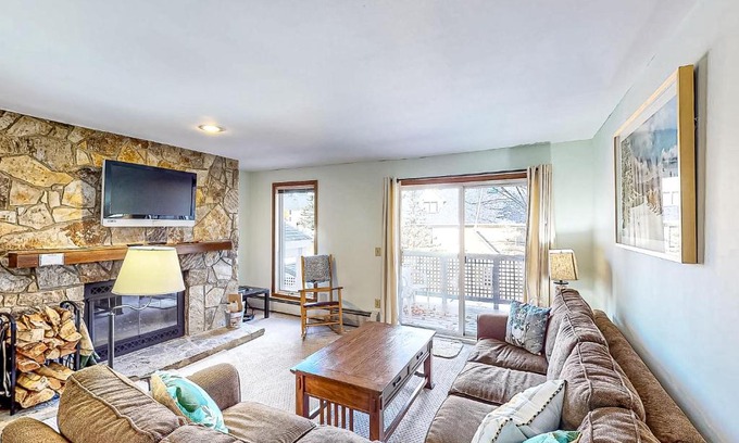 West Dover Apartment | All Season Mountain Retreat